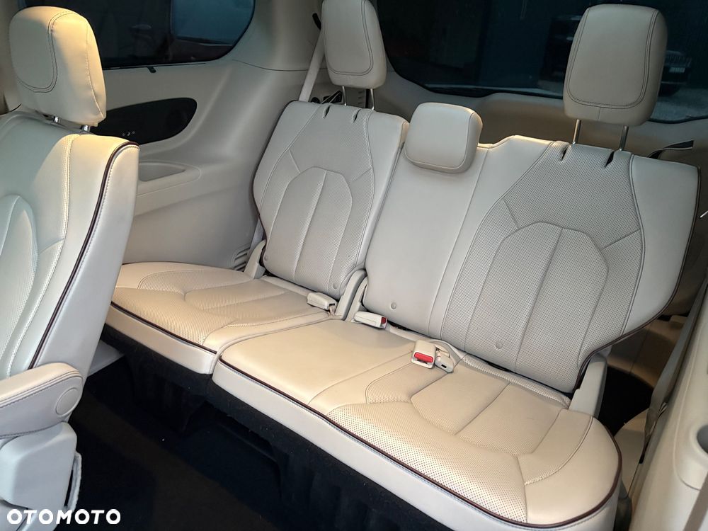 Chrysler Pacifica - 20
