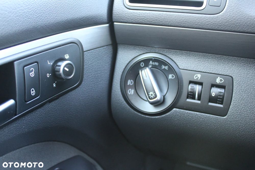 Volkswagen Touran 1.6 TDI DPF DSG Comfortline - 30
