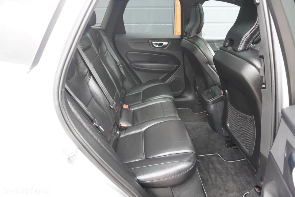 Volvo XC 60 T5 AWD Geartronic RDesign - 11