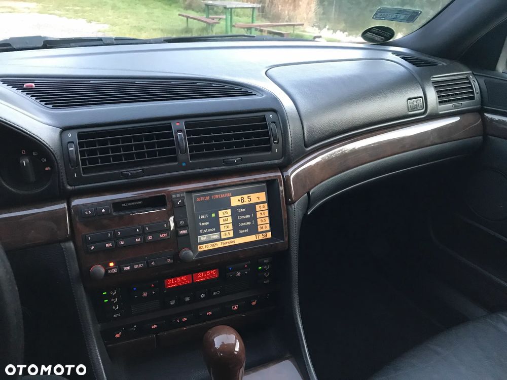 BMW Seria 7 750i - 27