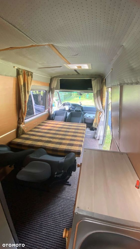 Mercedes-Benz Sprinter - 14