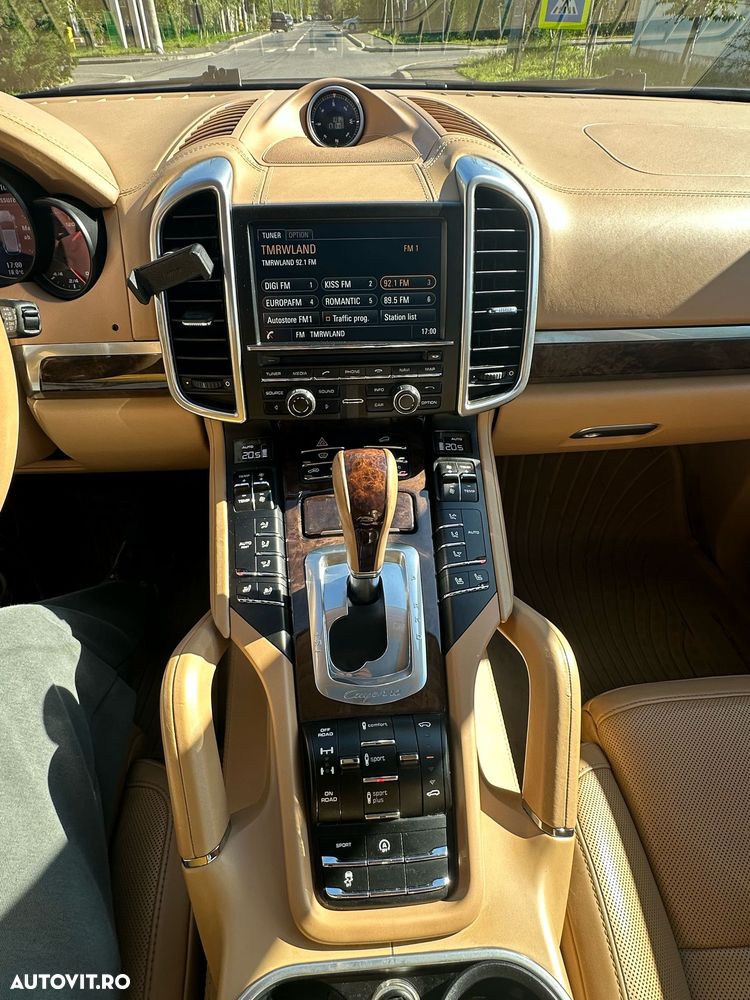 Porsche Cayenne 3.0 L - 3