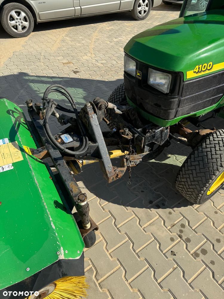 John Deere 4100 - 10