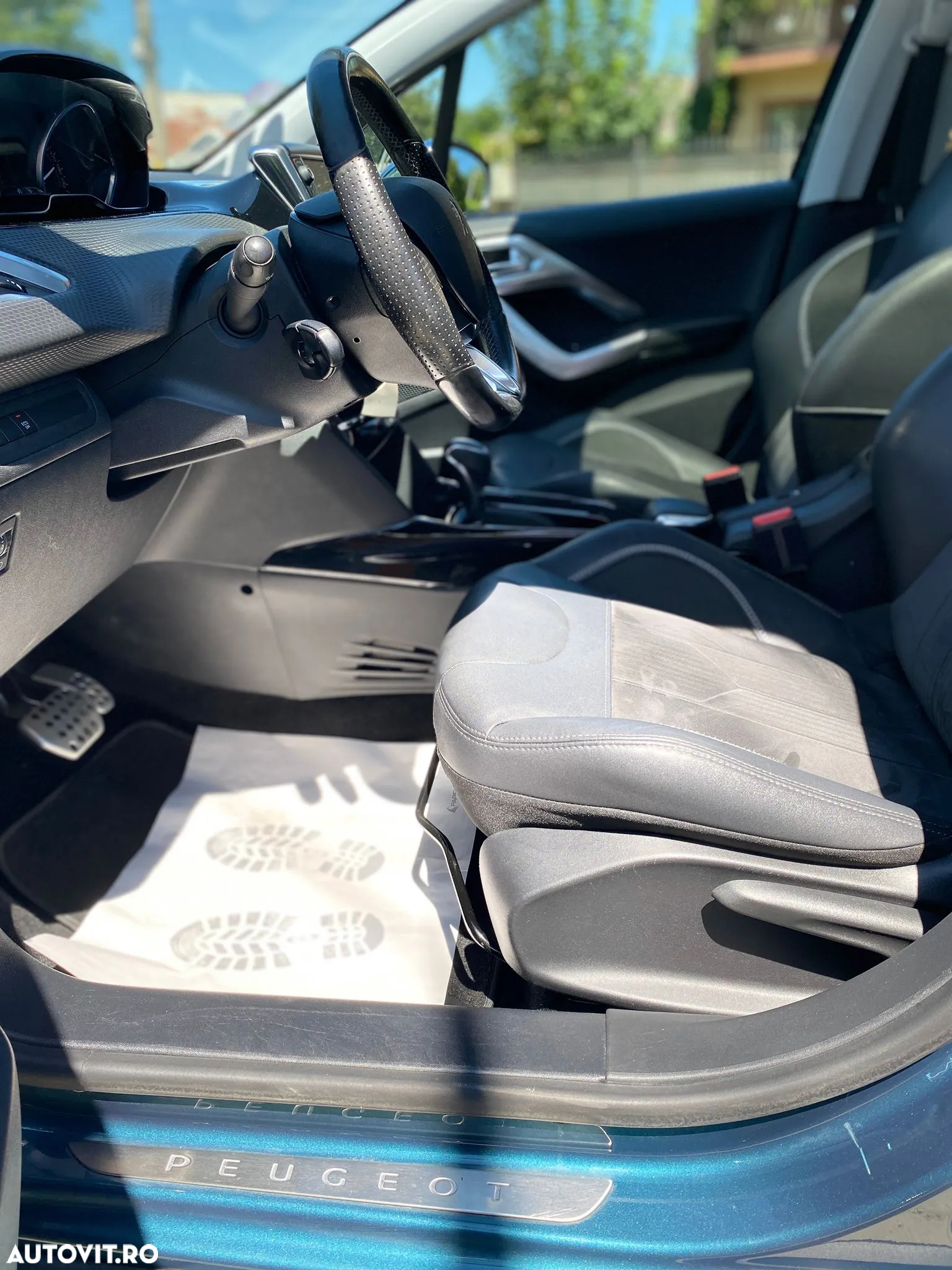 Peugeot 2008 1.2 PureTech Turbo EAT6 S&S Allure - 21