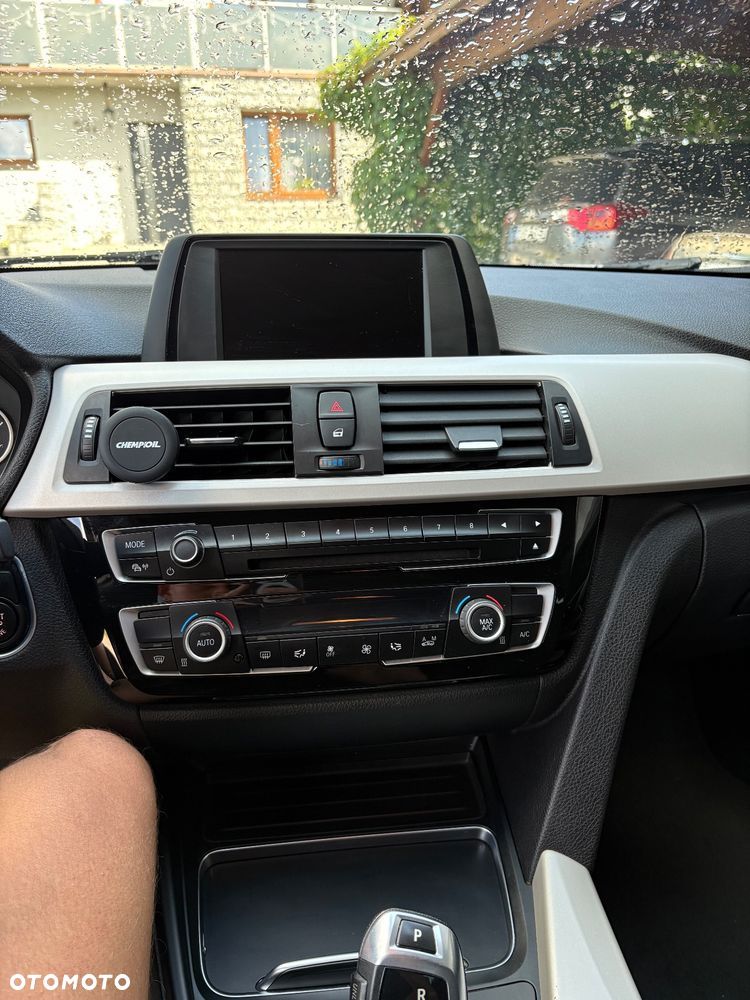BMW Seria 3 318i - 11