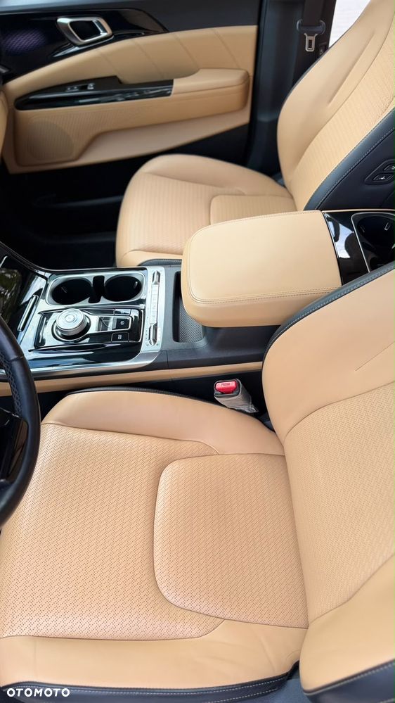 Kia Carnival - 26