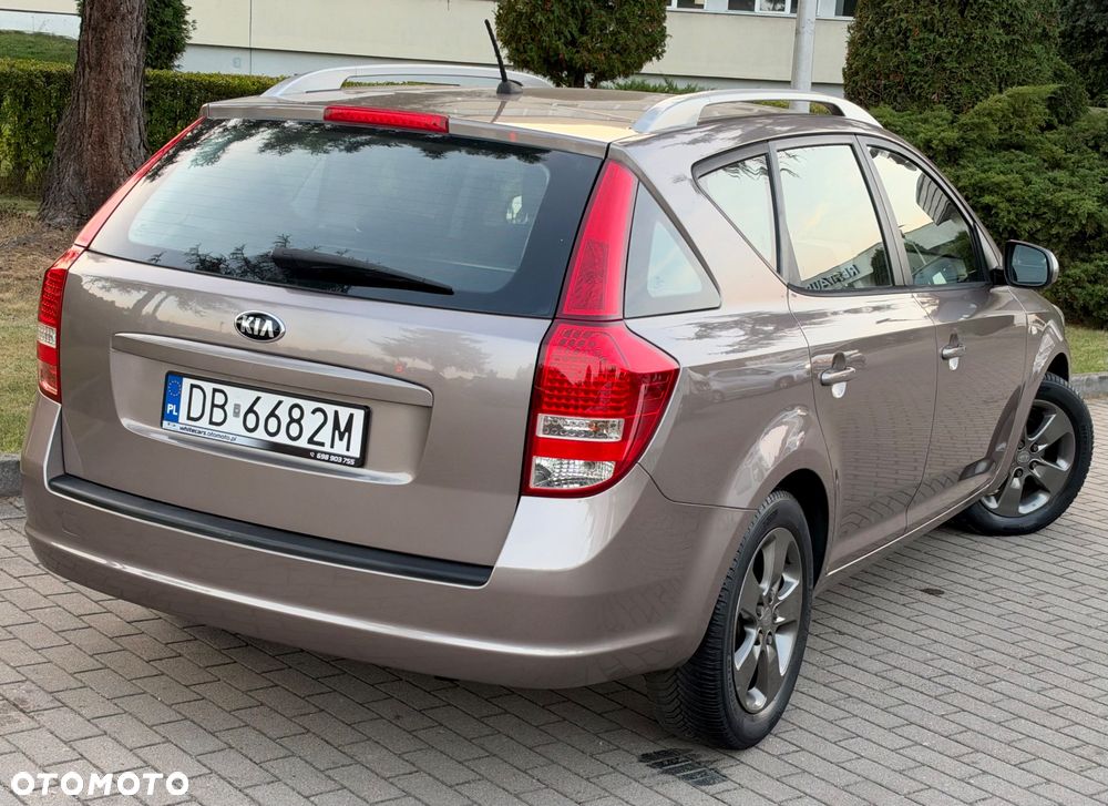 Kia Ceed 1.4 CVVT Dream-Team Edition - 14