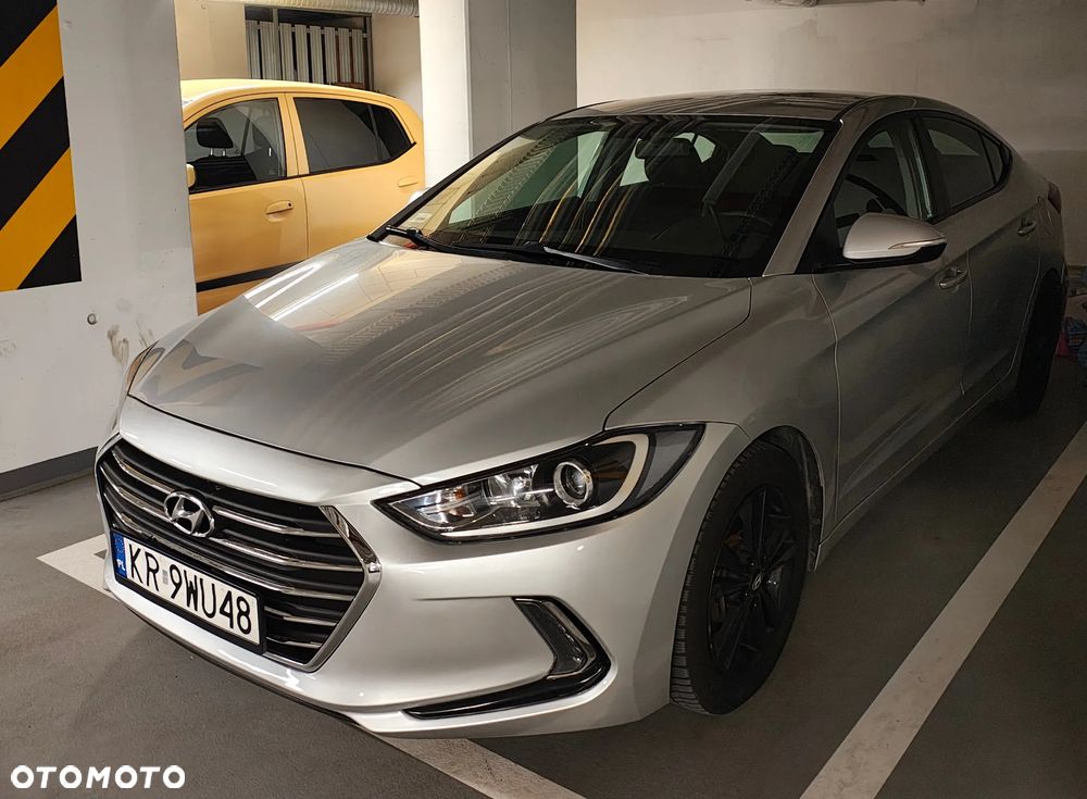 Hyundai Elantra - 3
