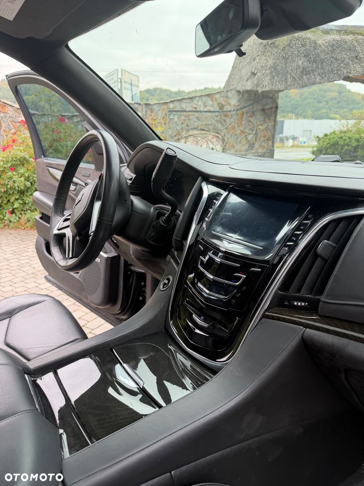 Cadillac Escalade - 16