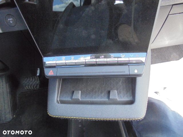 Renault Scenic 220 Long Range Techno - 8