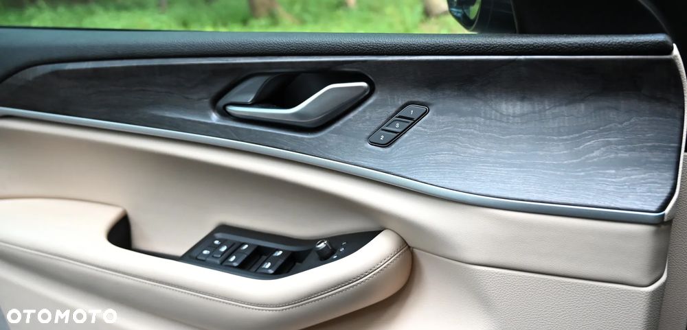 Jeep Grand Cherokee - 38