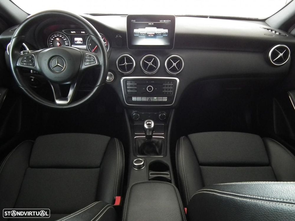 Mercedes-Benz A 180 d AMG Line - 19