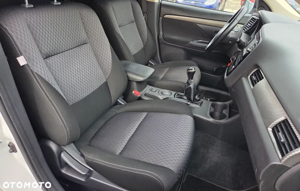 Mitsubishi Outlander 2.0 City Style 2WD - 16