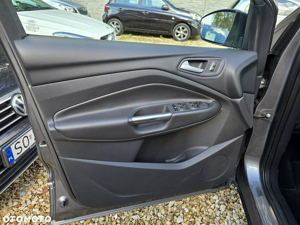 Ford Kuga 1.6 EcoBoost 2x4 Titanium - 24
