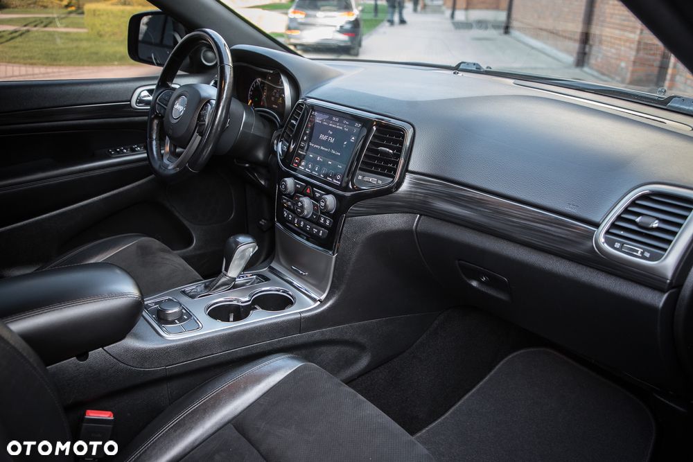 Jeep Grand Cherokee - 35