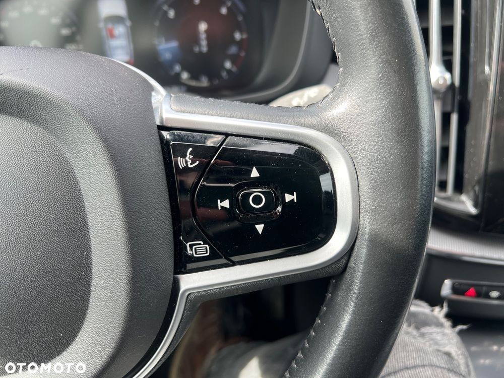 Volvo XC 60 D3 Drive-E R-Design Momentum - 33