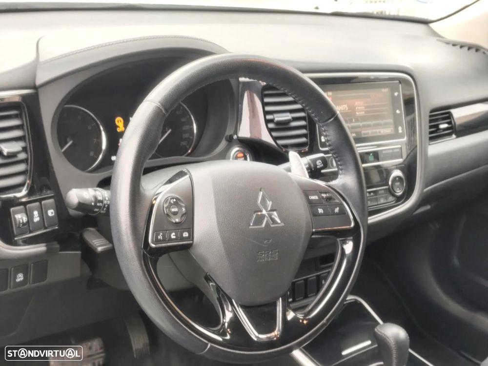 Mitsubishi Outlander 2.0 Kaiteki CVT - 13