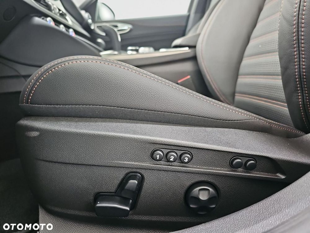 Alfa Romeo Giulia 2.0 Turbo Intensa Q4 - 13