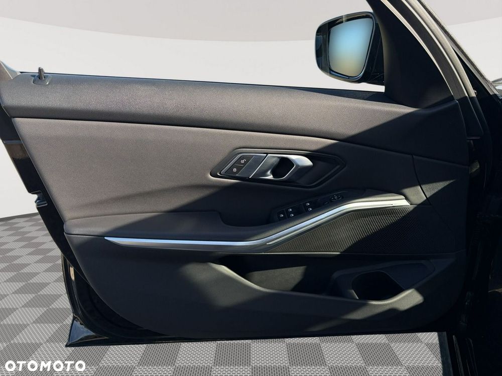 BMW Seria 3 320i Sport Line - 11
