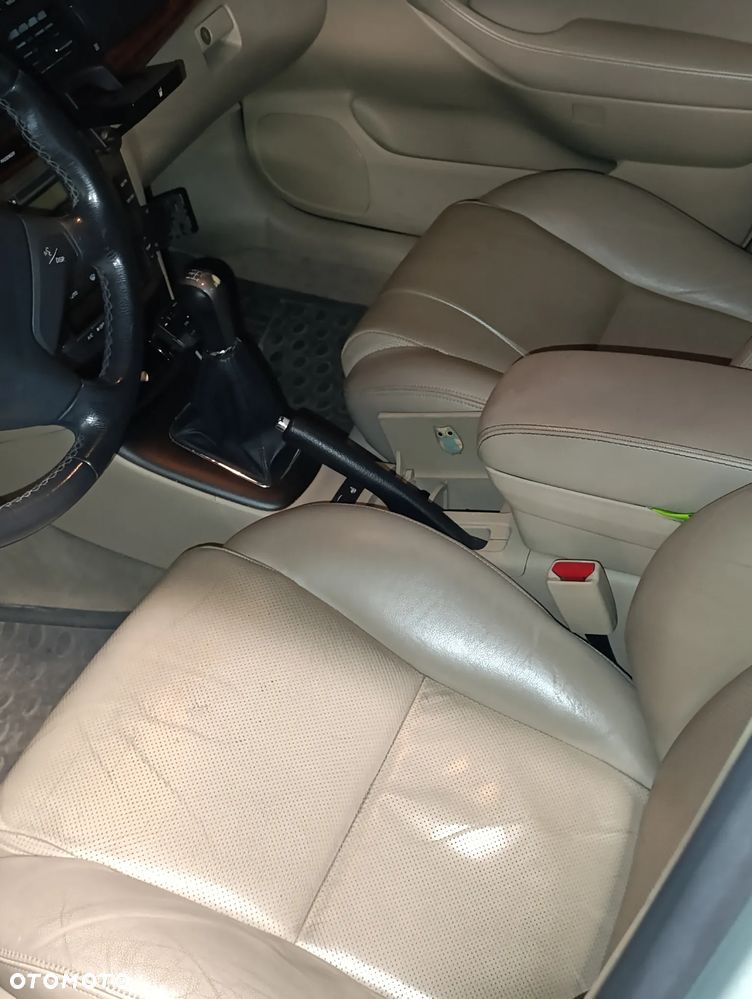 Toyota Avensis - 16