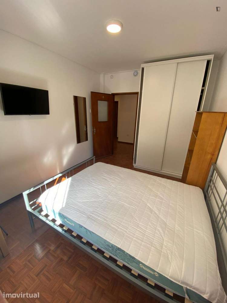 Quarto - localizado em Coimbra - Grande imagem: 4/13