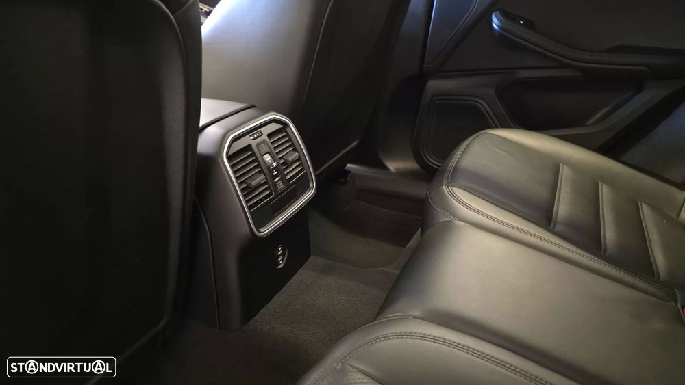 Porsche Macan T - 45