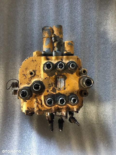 JCB 3cx 4cx - Rozdzielacz Przedni - 2