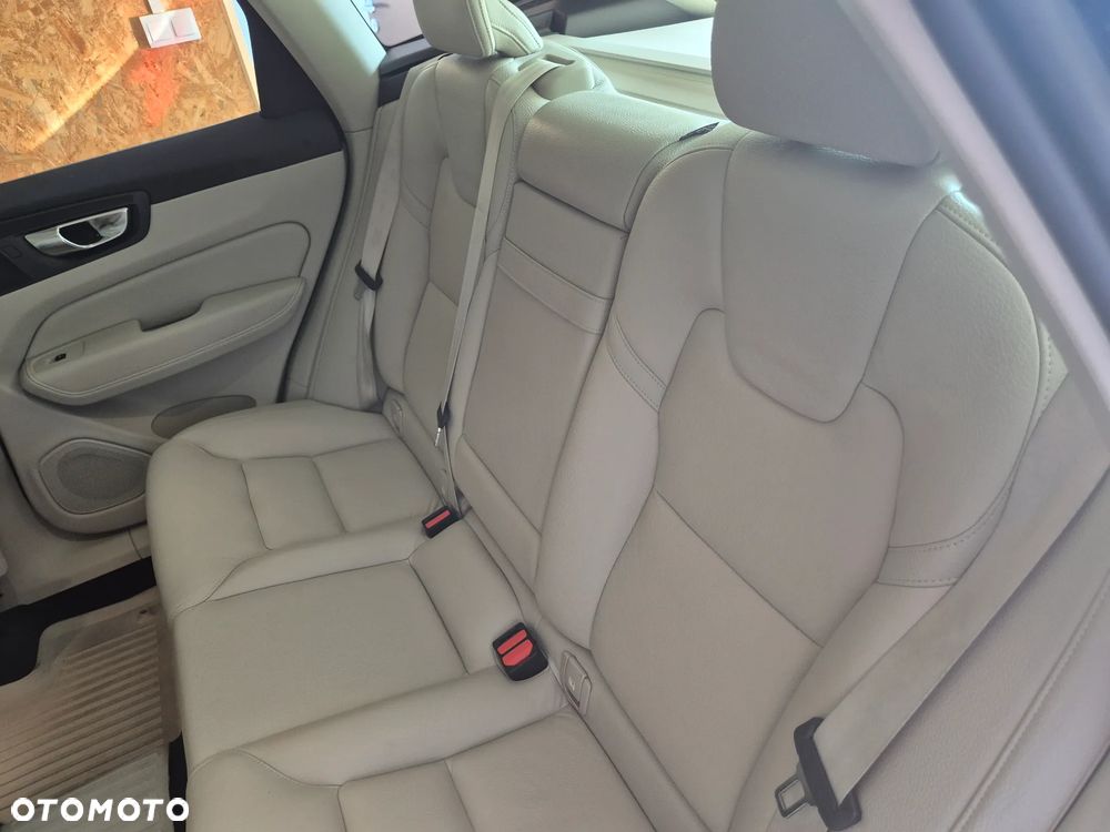 Volvo XC 60 B4 D AWD Geartronic Inscription - 13