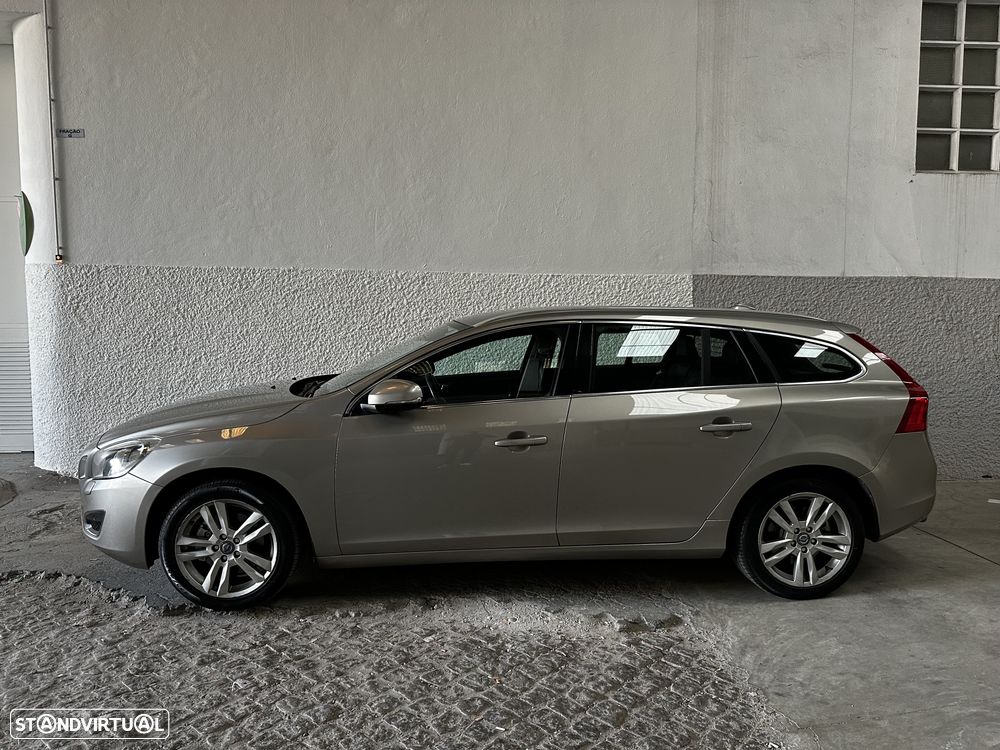 Volvo V60 2.0 D4 Summum Start/Stop — photo 2
