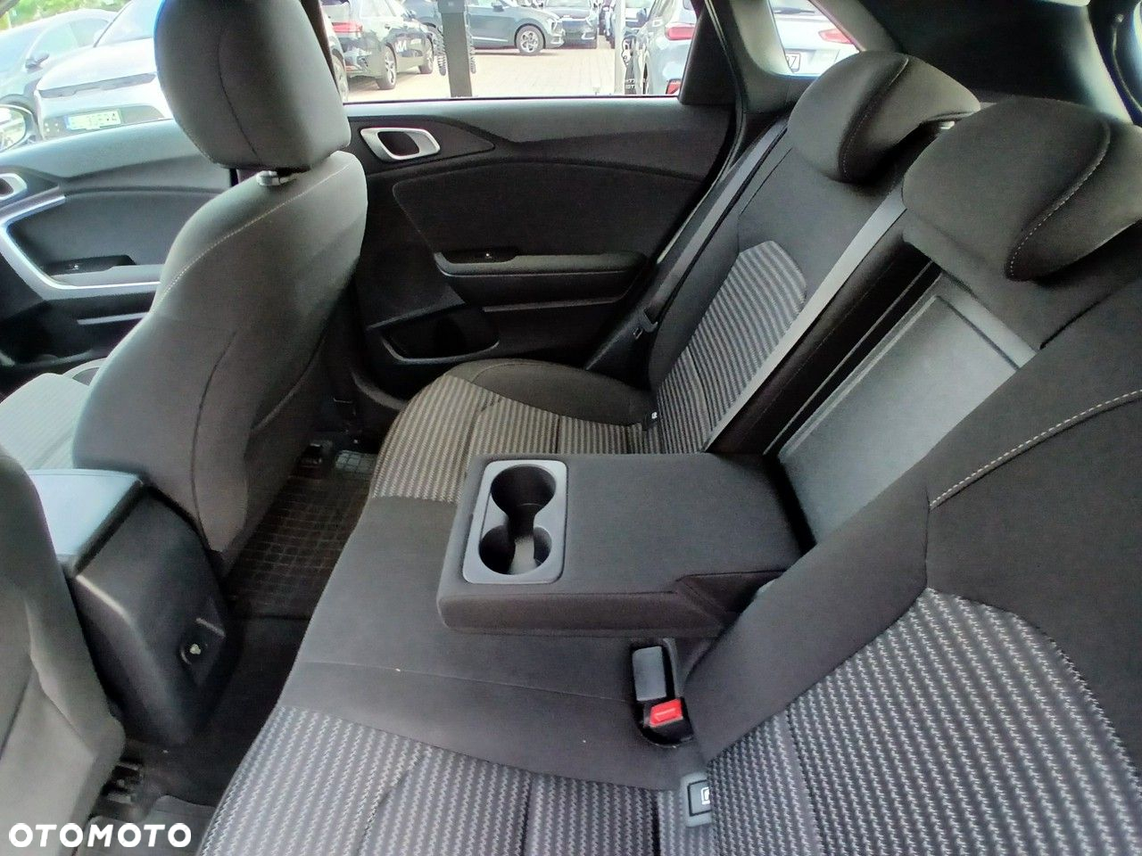 Kia Ceed - 11