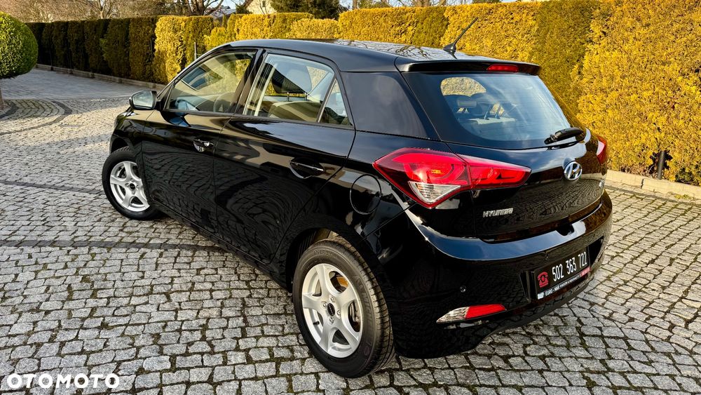 Hyundai i20 blue 1.2 Trend - 21