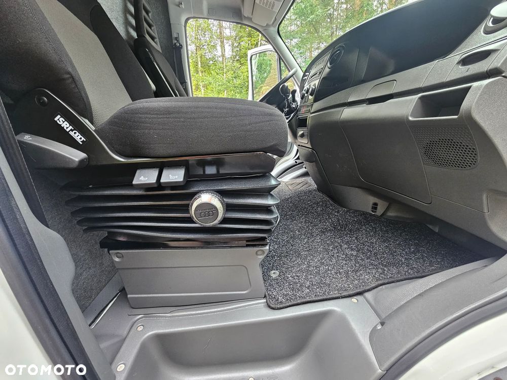 Iveco Daily BLIŹNIAKI Hak 3,5 tony - 34