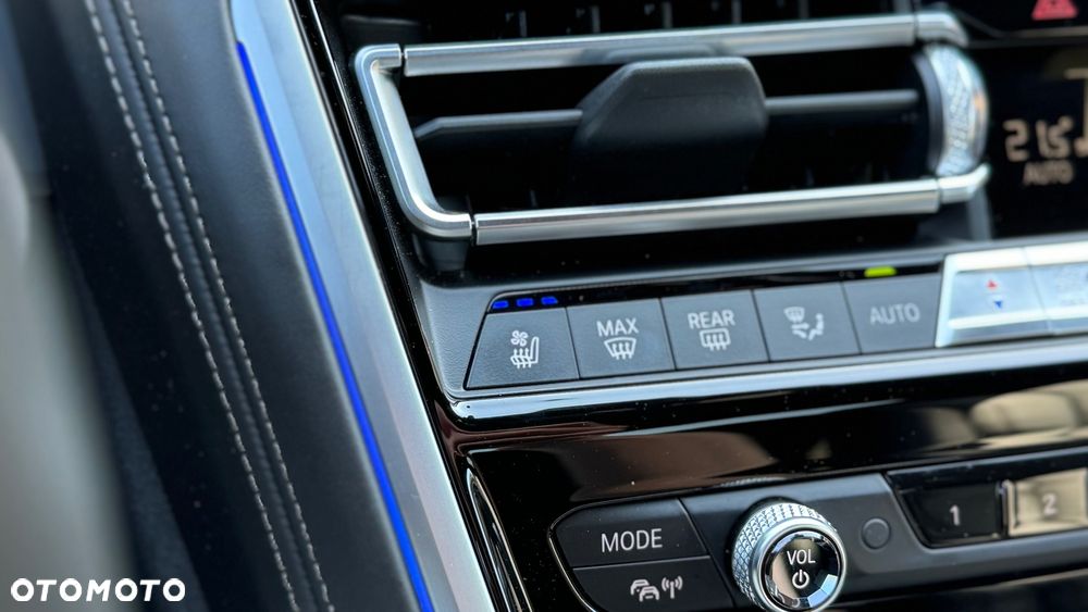 BMW Seria 8 - 21