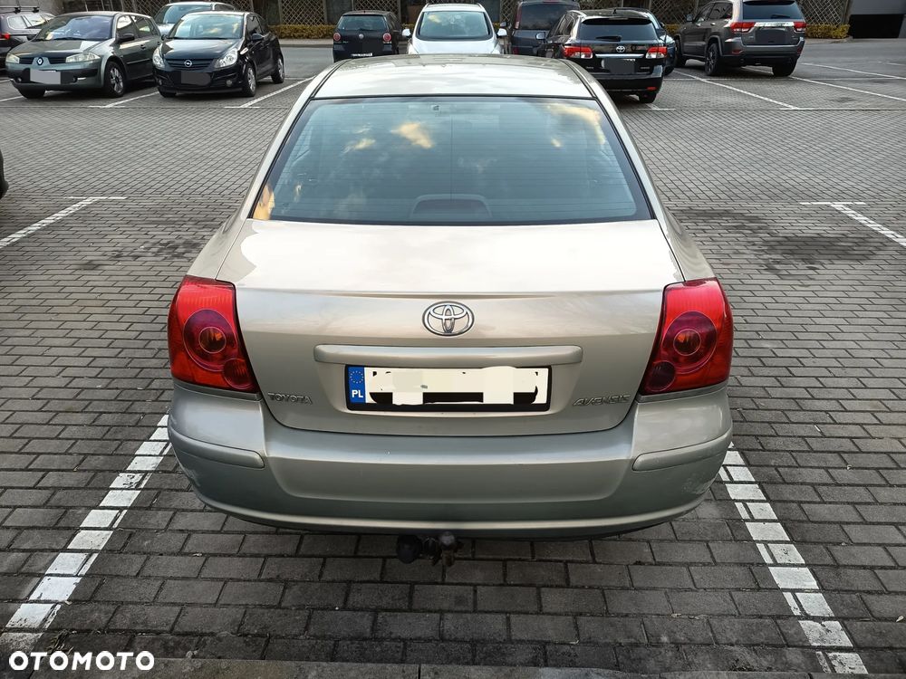 Toyota Avensis - 4
