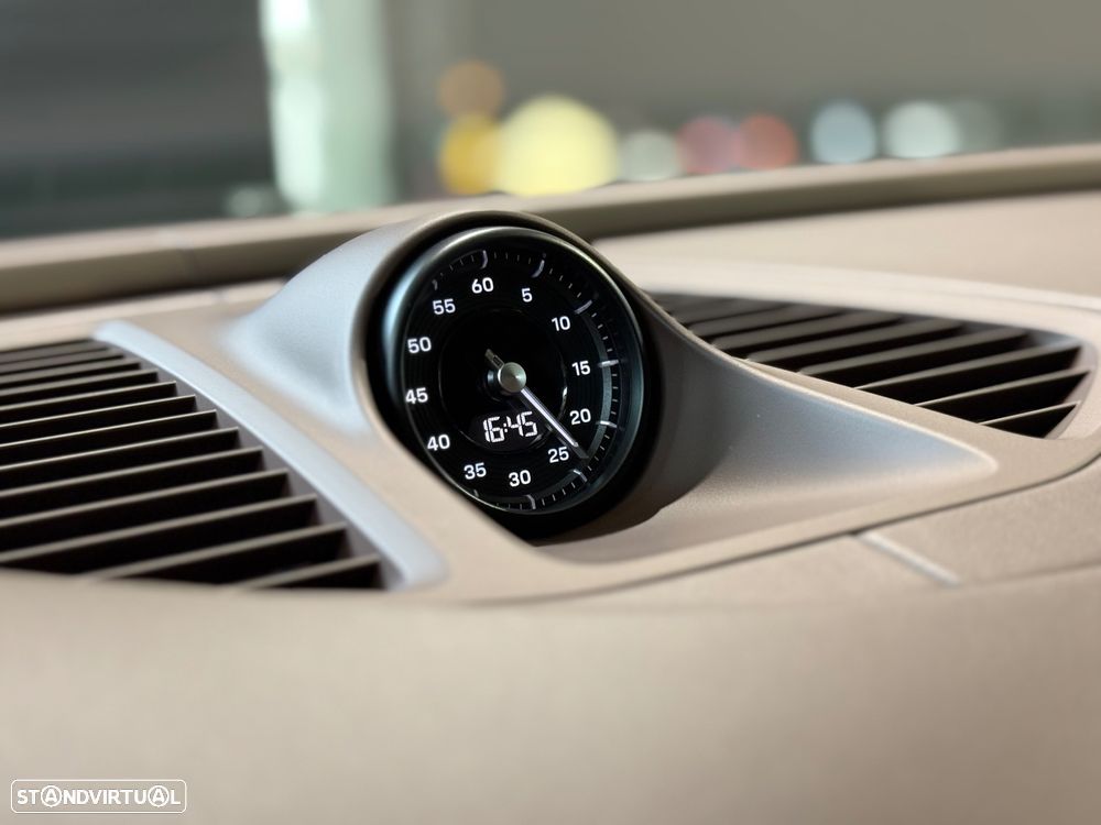 Porsche Macan Electric 4 - 37