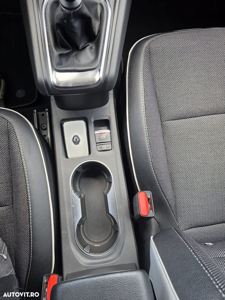 Renault Captur TCe Mild Hybrid 140 GPF TECHNO - 19