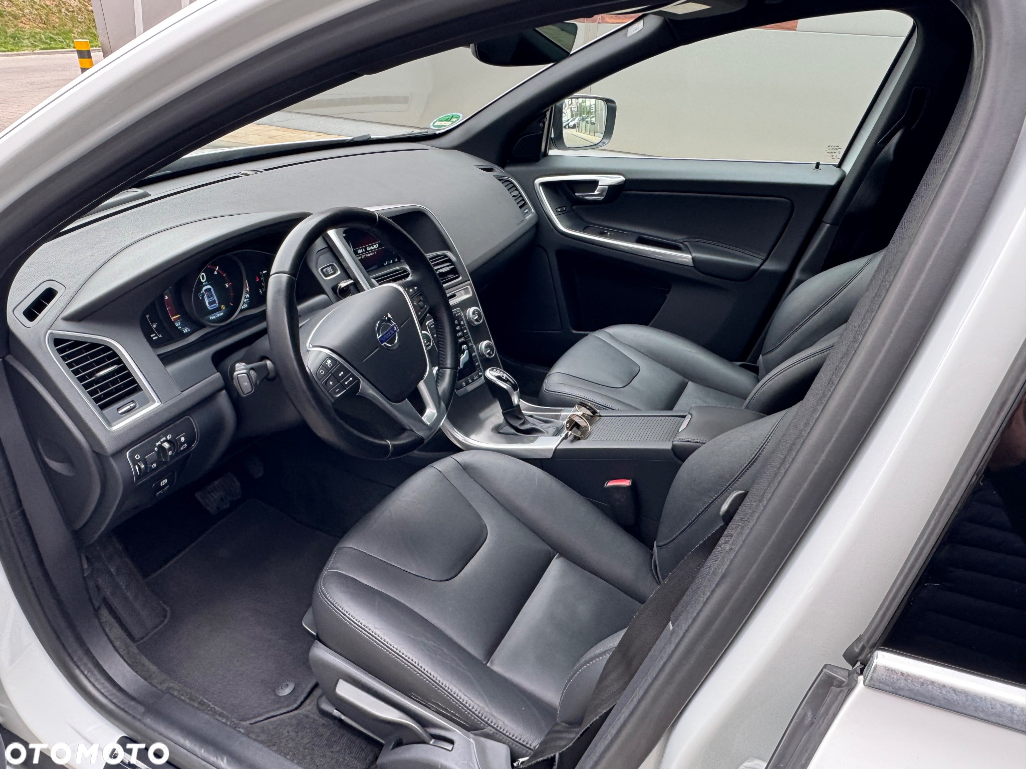 Volvo XC 60 D4 Drive-E Momentum - 25