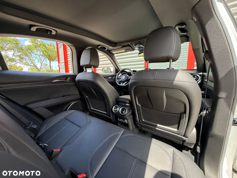 Alfa Romeo Stelvio - 15