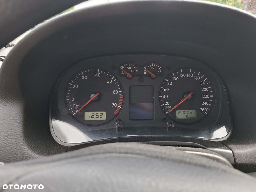 Volkswagen Golf 1.6 Comfortline - 3