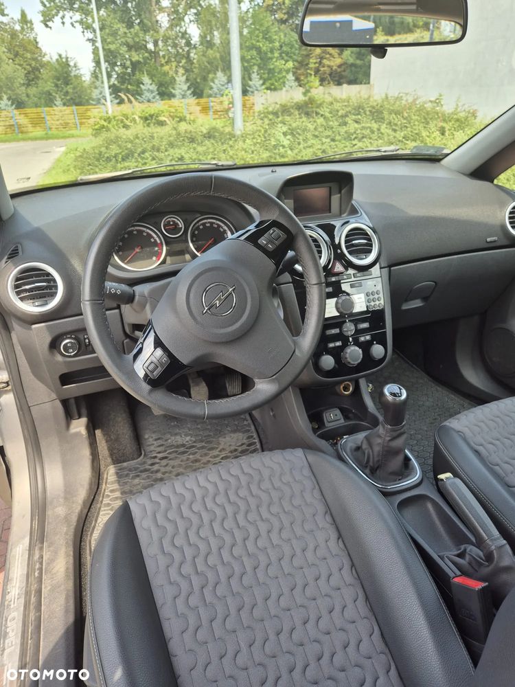 Opel Corsa 1.4 16V Cosmo - 8