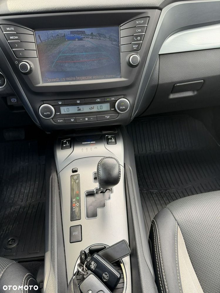 Toyota Avensis - 11