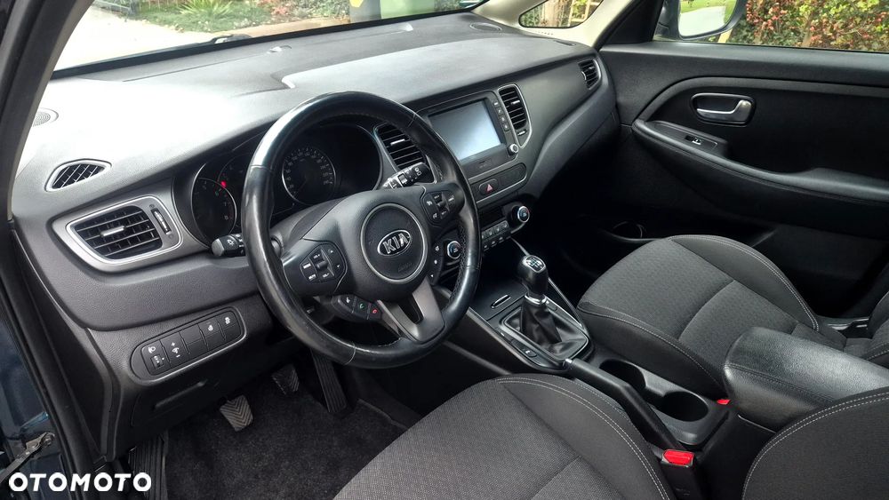 Kia Carens 1.6 GDI Dream Team Edition - 9