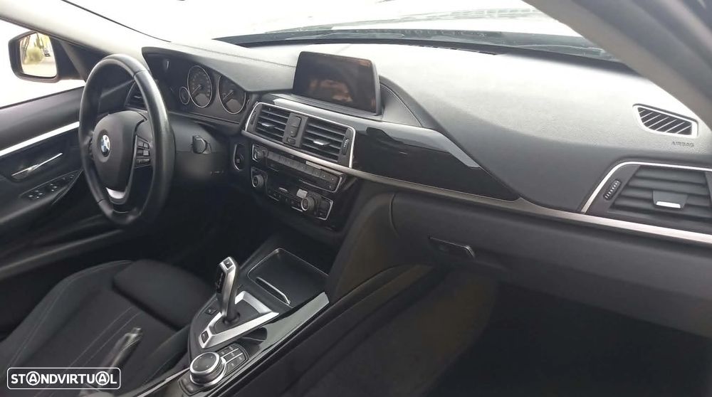 BMW 330 e iPerformance Advantage - 10