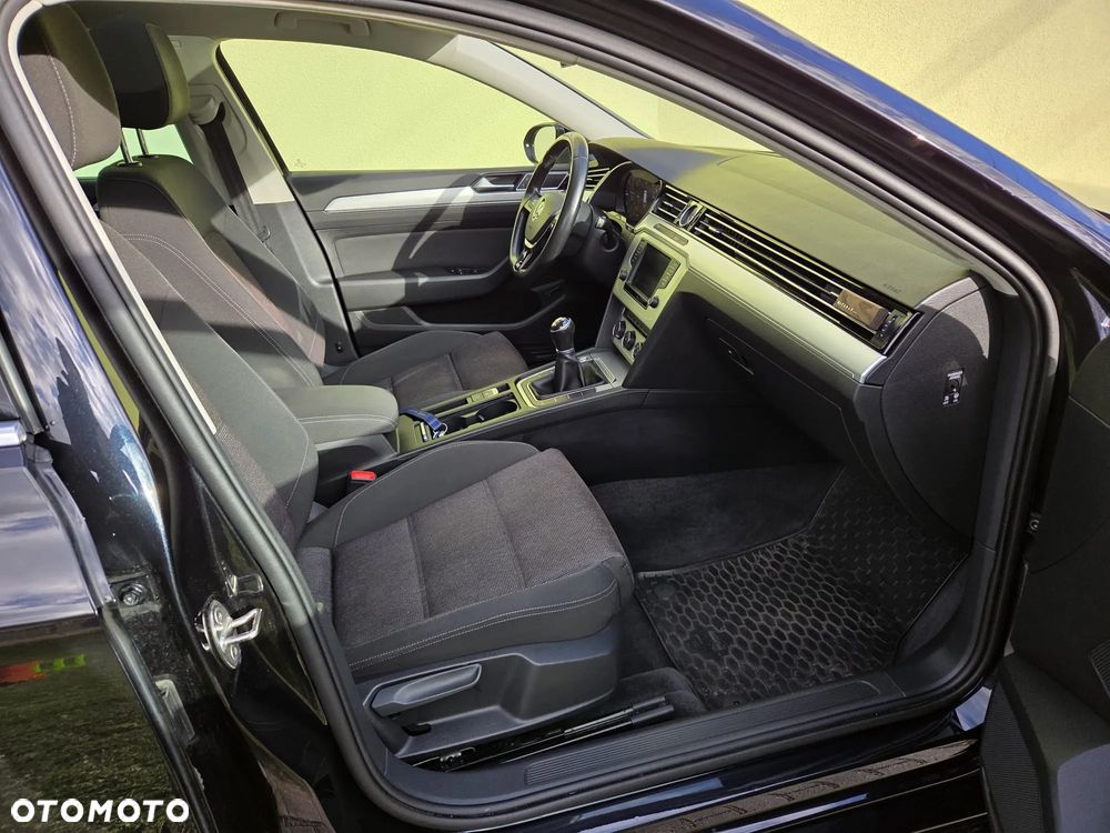Volkswagen Passat - 11