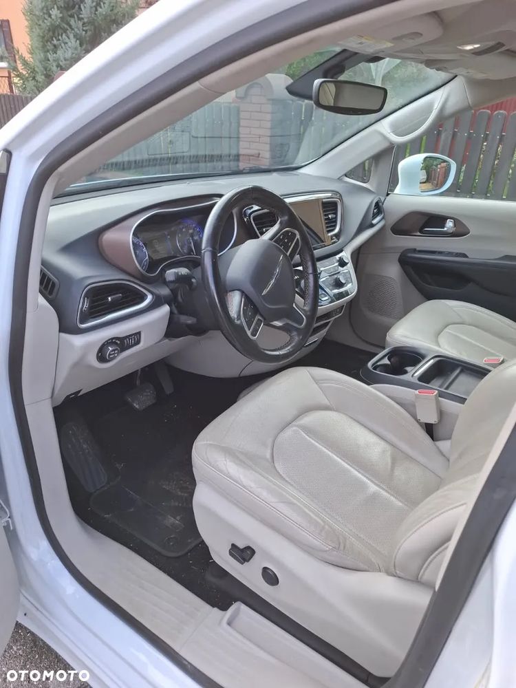 Chrysler Pacifica - 5
