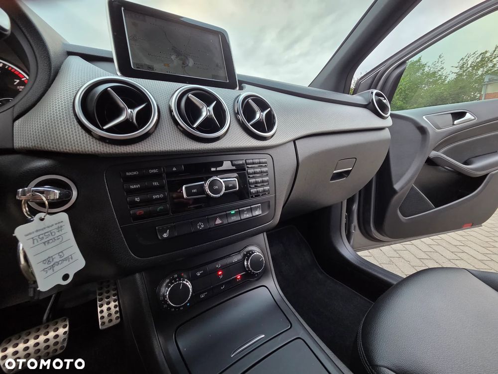 Mercedes-Benz Klasa B 180 7G-DCT UrbanStyle Edition - 24