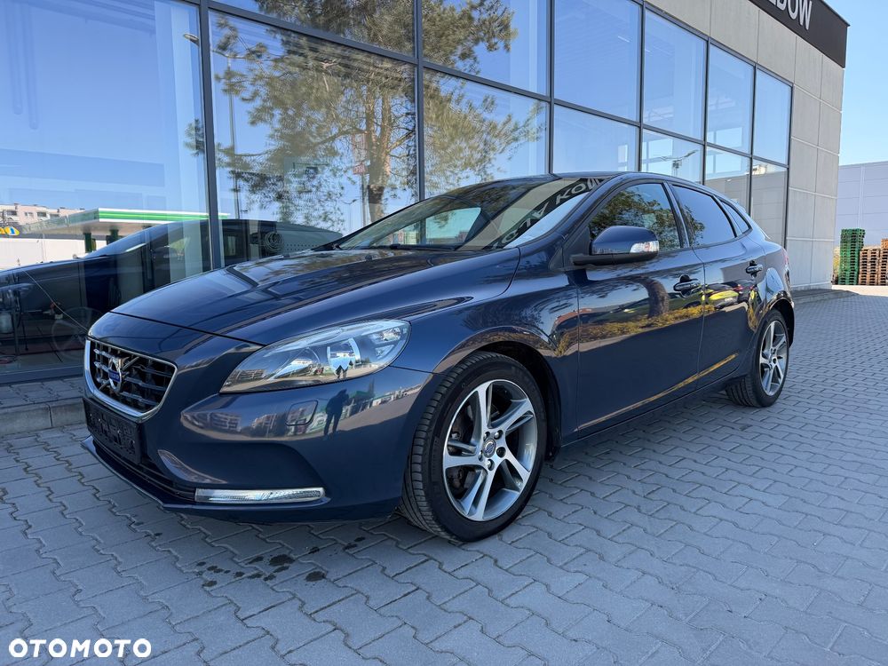Volvo V40 T3 Momentum - 1