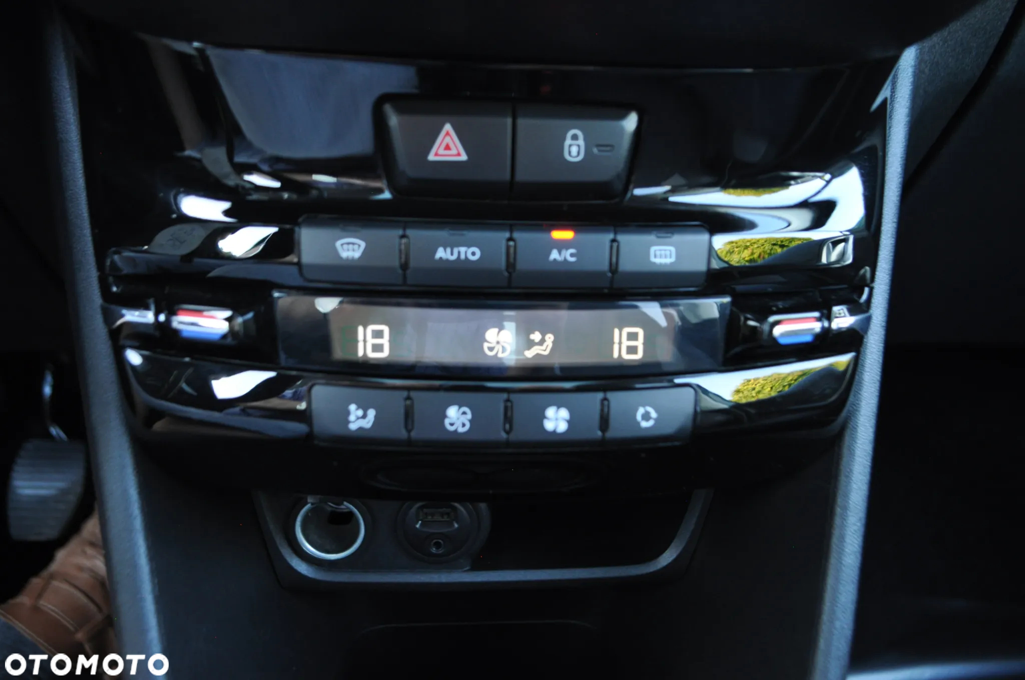 Peugeot 2008 1.6 BlueHDi Allure S&S - 31