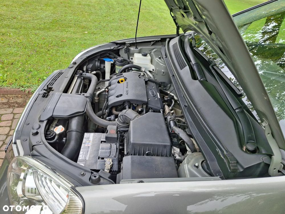 Kia Carens 1.6 CVVT Vision - 28