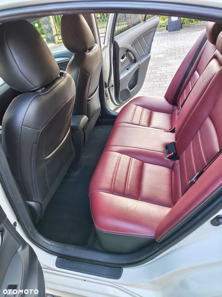 Toyota Avensis 1.8 Selection MS - 9